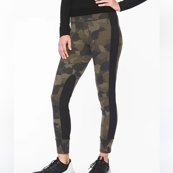 Athelta ESSEX HYBRID CAMO TIGHT Small - Picture 1 of 3
